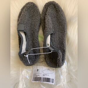 Kids Slippers House Curly fur Slip On Shoes

Size 3